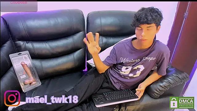 Mael Twink online show from April 2026 07:07:01 PM