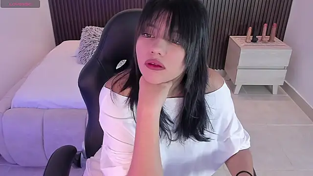 MILLYEVANS1 online show from April 2026 02:39:01 AM