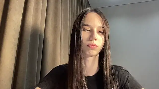 Snapshot of sparkmuse chatting on April 2026 09:45:01 PM sparkmuse online show from April 2026 09:45:01 PM