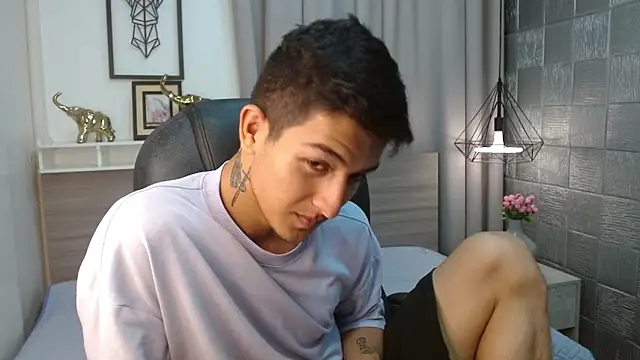 CaballeroNocturno  online show from April 2026 02:05:02 AM