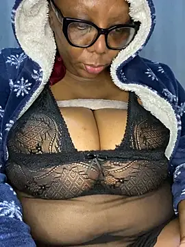 Snapshot of BoobsQueeen chatting on July 2026 01:38:01 AM BoobsQueeen online show from July 2026 01:38:01 AM