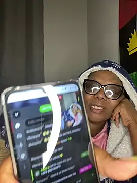 Snapshot of BoobsQueeen chatting on July 2026 04:59:02 AM BoobsQueeen online show from July 2026 04:59:02 AM