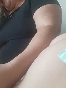 Snapshot of Amalianoir chatting on April 2026 02:01:02 PM Amalianoir online show from April 2026 02:01:02 PM