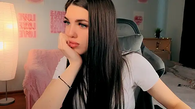 molly rettyy online show from April 2026 04:28:01 AM