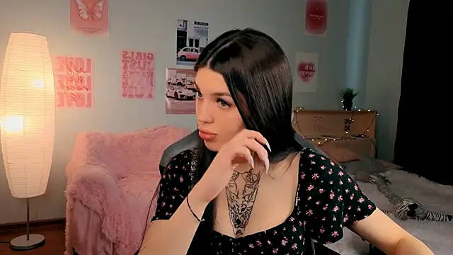 molly rettyy online show from April 2026 04:37:01 AM