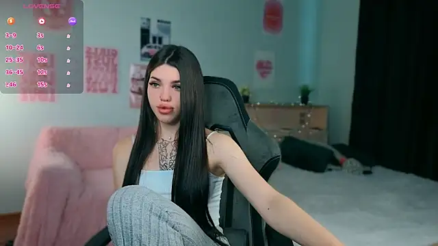 Snapshot of molly_rettyy chatting on June 2026 04:19:02 AM molly rettyy online show from June 2026 04:19:02 AM