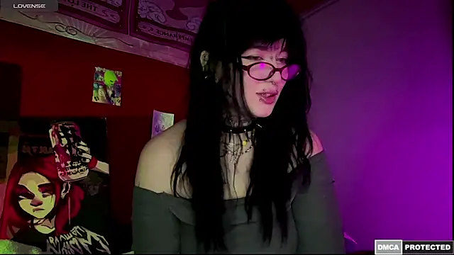 Snapshot of CallmeDistress chatting on April 2026 11:15:02 AM CallmeDistress online show from April 2026 11:15:02 AM