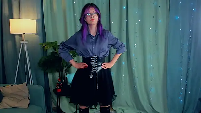 Snapshot of SuRenzi chatting on April 2026 03:42:02 PM SuRenzi online show from April 2026 03:42:02 PM