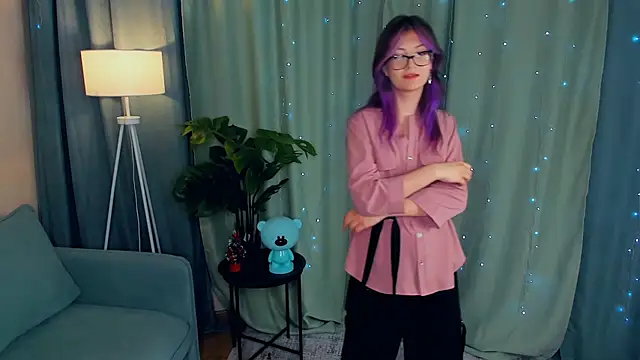 Snapshot of SuRenzi chatting on April 2026 03:42:02 PM SuRenzi online show from April 2026 03:42:02 PM