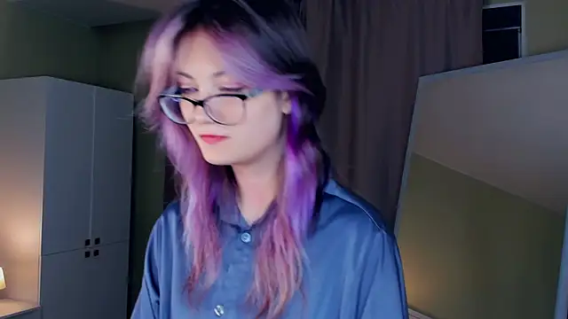 Snapshot of SuRenzi chatting on April 2026 03:12:01 PM SuRenzi online show from April 2026 03:12:01 PM