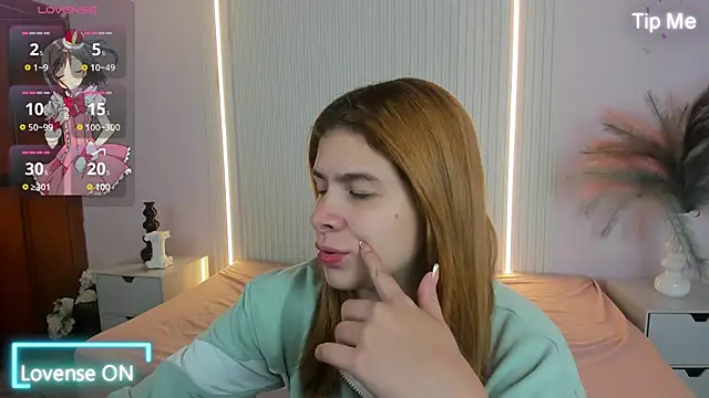 AliceHill8 online show from April 2026 11:42:01 AM