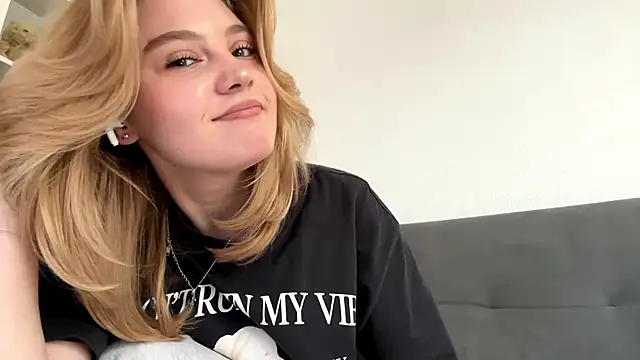 Snapshot of Delia_cute chatting on March 2026 12:16:01 PM Delia cute online show from March 2026 12:16:01 PM