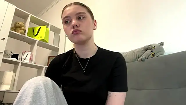 Snapshot of Delia_cute chatting on April 2026 12:10:01 PM Delia cute online show from April 2026 12:10:01 PM