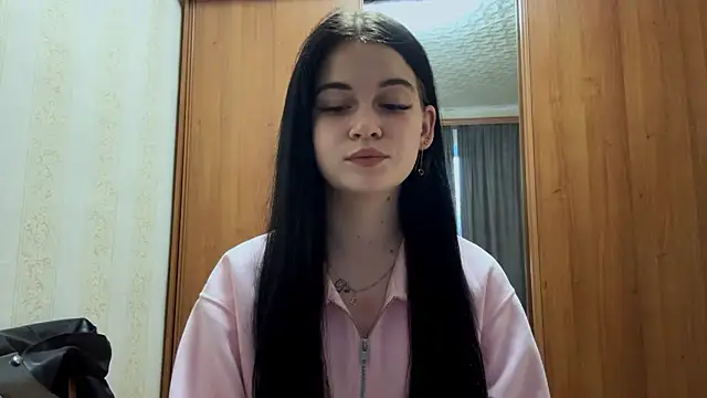 Snapshot of BellaLuxury chatting on April 2026 03:12:01 PM BellaLuxury online show from April 2026 03:12:01 PM