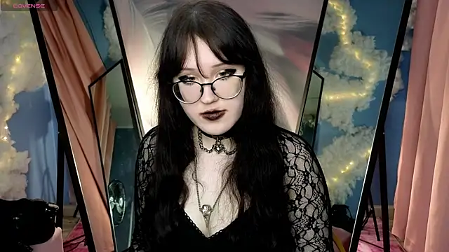 Laura  Wilson online show from April 2026 02:15:01 PM