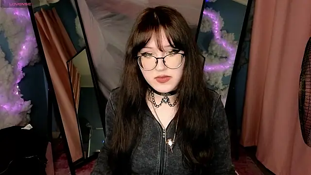 Laura  Wilson online show from April 2026 01:55:02 PM