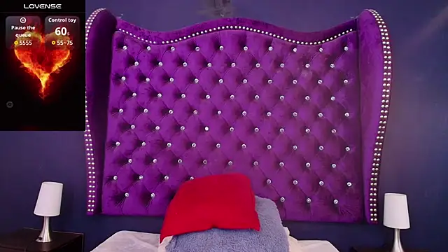 Snapshot of MistressNyx_ chatting on April 2026 01:51:02 PM MistressNyx online show from April 2026 01:51:02 PM