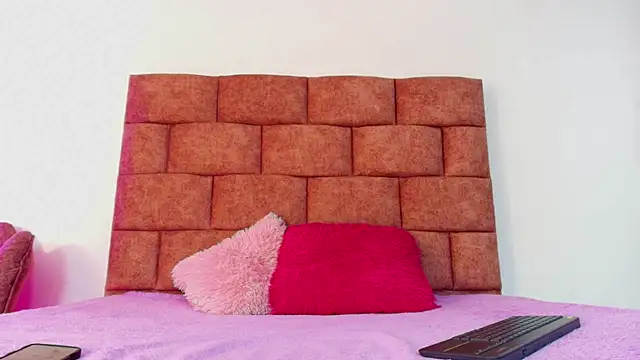 Emily Gross online show from April 2026 02:40:01 PM