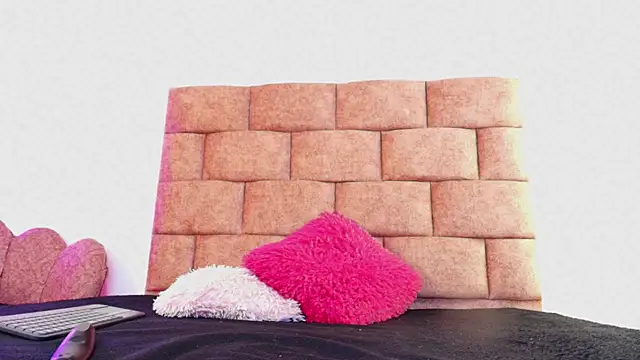 Emily Gross online show from April 2026 02:22:02 PM