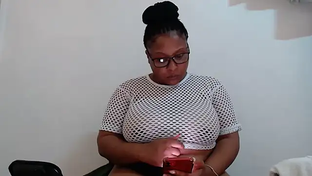 Snapshot of xxZoeyx chatting on March 2025 09:39:02 AM xxZoeyx online show from March 2025 09:39:02 AM