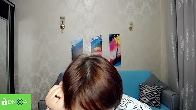 QUEEN02030 online show from April 2026 03:00:01 PM