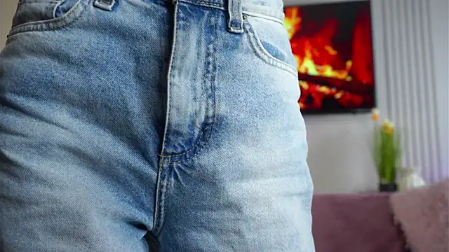 Snapshot of TeshaDurrell chatting on April 2026 02:28:01 PM TeshaDurrell online show from April 2026 02:28:01 PM