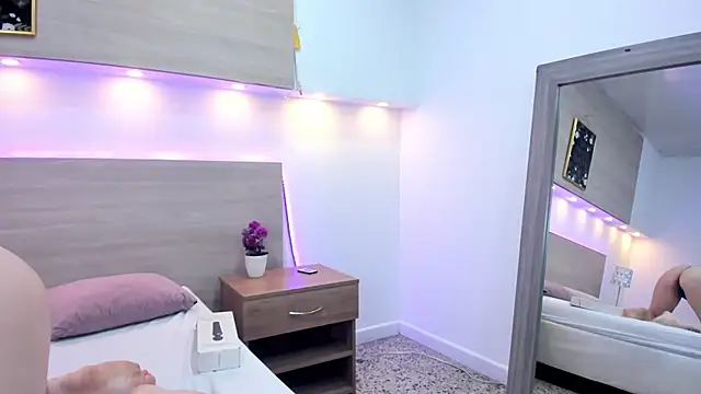 Snapshot of Ellaa_honey chatting on April 2026 01:01:01 PM Ellaa honey online show from April 2026 01:01:01 PM