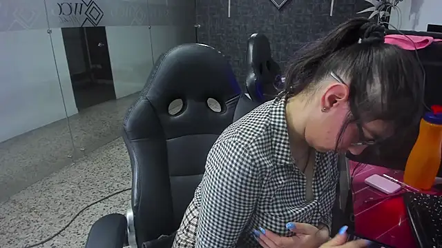 Snapshot of Ellaa_honey chatting on April 2026 02:12:01 PM Ellaa honey online show from April 2026 02:12:01 PM