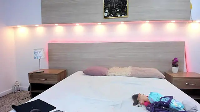 Snapshot of Ellaa_honey chatting on April 2026 01:12:02 PM Ellaa honey online show from April 2026 01:12:02 PM