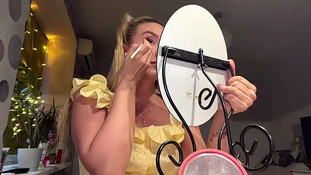 Snapshot of Annycute666 chatting on April 2026 03:53:02 PM Annycute666 online show from April 2026 03:53:02 PM