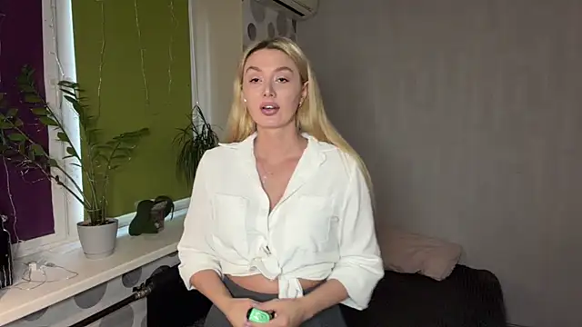 Snapshot of Annycute666 chatting on April 2026 04:12:02 PM Annycute666 online show from April 2026 04:12:02 PM