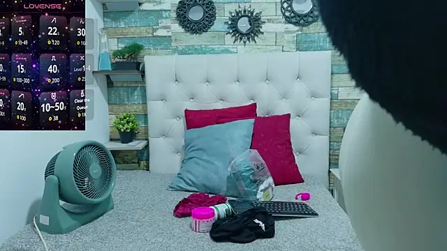 Snapshot of Skylernaomi chatting on April 2026 01:05:02 PM Skylernaomi online show from April 2026 01:05:02 PM