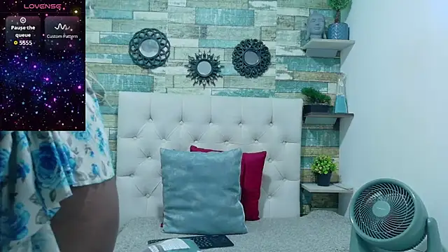 Snapshot of Skylernaomi chatting on April 2026 03:06:01 PM Skylernaomi online show from April 2026 03:06:01 PM