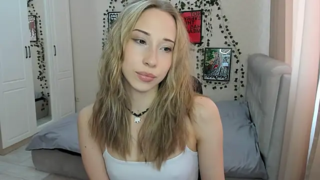 Emmarayder online show from April 2026 11:33:01 AM