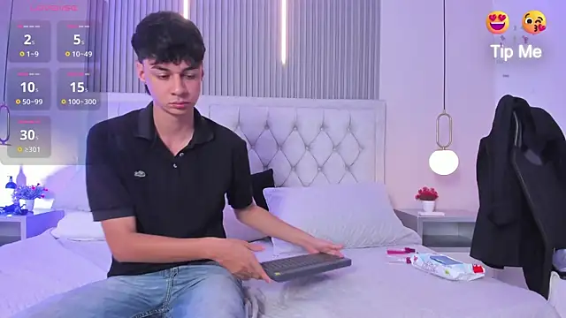 Snapshot of andy_may18 chatting on April 2026 01:31:01 PM andy may18 online show from April 2026 01:31:01 PM