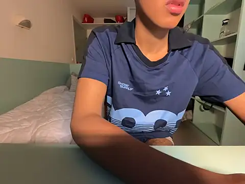 Snapshot of Rebeu_77 chatting on July 2026 04:45:02 PM Rebeu 77 online show from July 2026 04:45:02 PM
