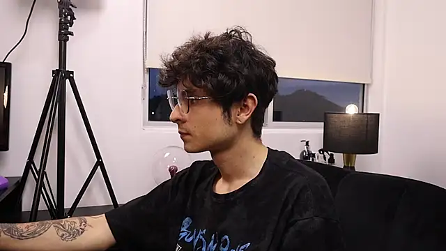 Snapshot of Tyler_Blade chatting on April 2026 11:16:01 PM Tyler Blade online show from April 2026 11:16:01 PM