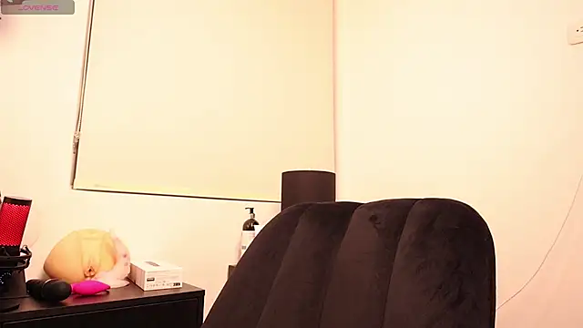 Snapshot of Tyler_Blade chatting on April 2026 11:21:02 PM Tyler Blade online show from April 2026 11:21:02 PM