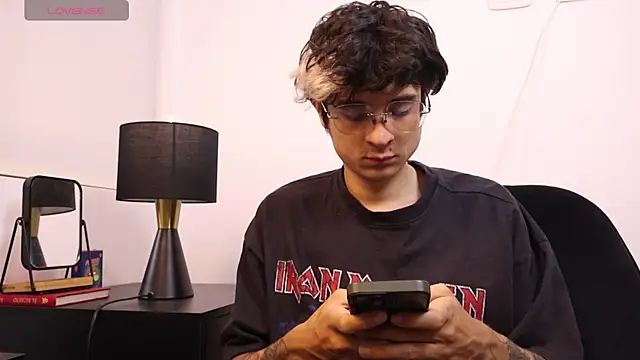 Snapshot of Tyler_Blade chatting on April 2026 11:36:02 PM Tyler Blade online show from April 2026 11:36:02 PM