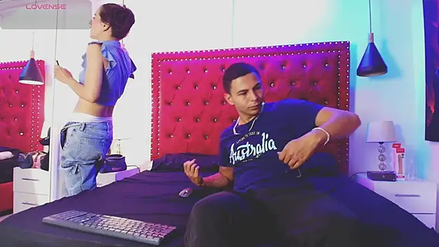 Snapshot of Jack_and_Emma_ chatting on April 2026 12:33:01 PM Jack and Emma online show from April 2026 12:33:01 PM