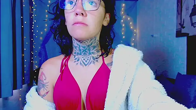 LannieGonzales online show from April 2026 12:32:02 PM