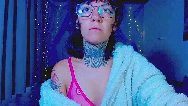 LannieGonzales online show from April 2026 12:21:01 PM