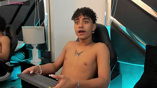 MiikeOthon online show from April 2026 02:22:02 AM