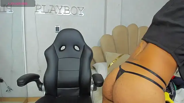 MiikeOthon online show from April 2026 01:05:02 AM