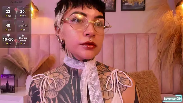 Luana fiore online show from April 2026 12:22:01 PM