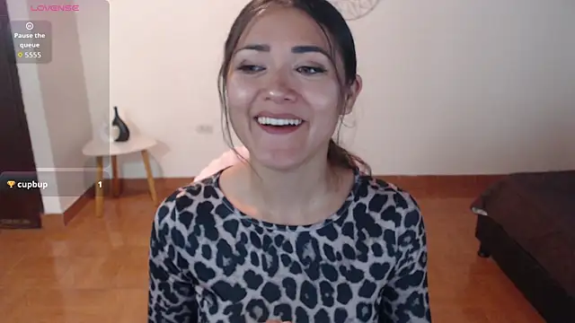 Snapshot of FreyaRouge chatting on May 2026 07:20:01 PM FreyaRouge online show from May 2026 07:20:01 PM