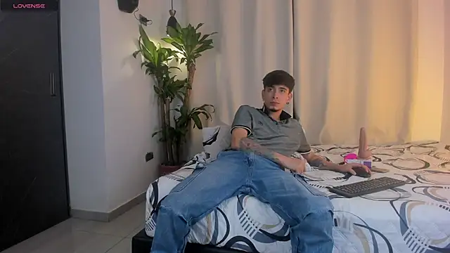 Snapshot of Nova__hard chatting on April 2026 05:52:01 AM Nova hard online show from April 2026 05:52:01 AM