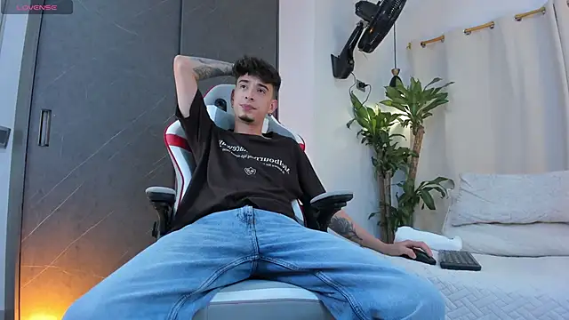 Snapshot of Nova__hard chatting on April 2026 06:07:02 AM Nova hard online show from April 2026 06:07:02 AM