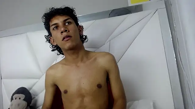 Taylorr junior  online show from April 2026 01:33:01 AM