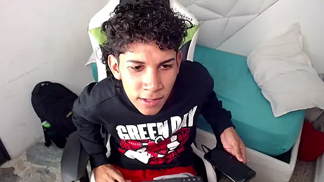 Taylorr junior  online show from April 2026 03:20:02 AM